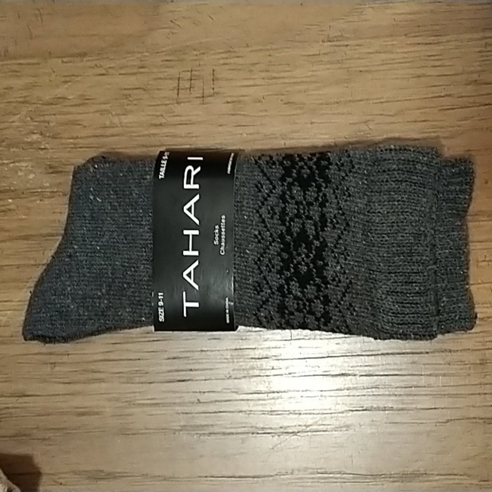 NEW Tahari Ladies Socks Size 9-11 Dark Gray with Black Design
